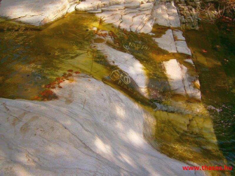 Az öreg falu, a vén platán és a folyók meséje